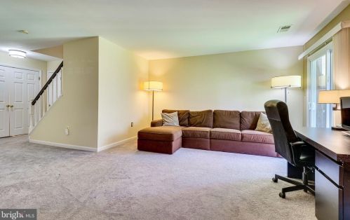 7041 Chesley Search Way, Alexandria VA 22315-4754 exterior