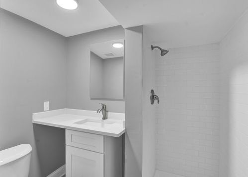 9329 Luella Ave, Chicago IL 60617-3930 exterior