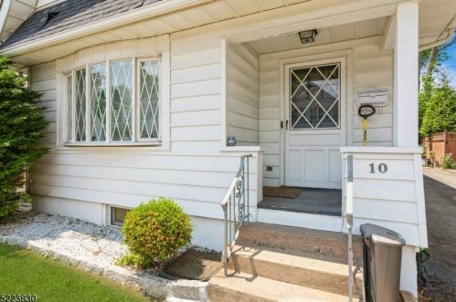 10 Walnut Pkwy, Montclair NJ 07042-4938 exterior