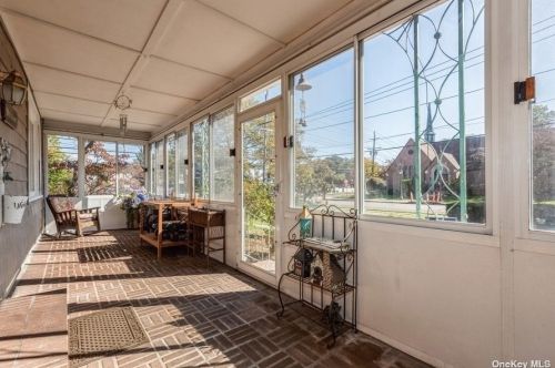 1 Dubois Ave, Valley Stream, NY 11581-2120