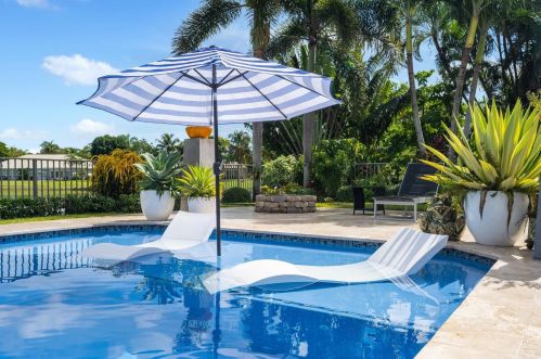 4803 Oak Cir, Boynton Beach FL 33436-5922 exterior