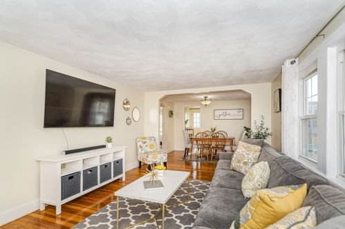 34 Columbia Blvd, Peabody MA 01960-6332 exterior