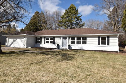 2130 Fairlane Ave, Milwaukee, WI 53209-2122