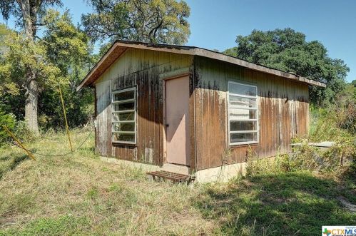 1740 Knl Schwope Rd, Spring Branch TX 78070-6213 exterior