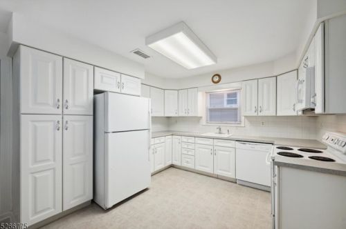 96 Fairmount Rd, Parsippany NJ 07054-3915 exterior