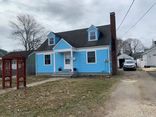 27 Concord Ave, Milford, CT 06460-4112