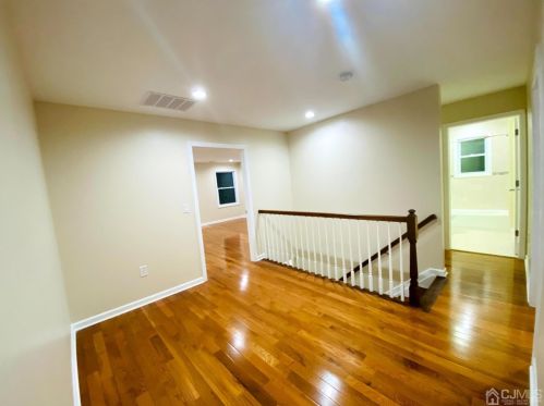 42 Park Ave, Iselin NJ 08830-2242 exterior