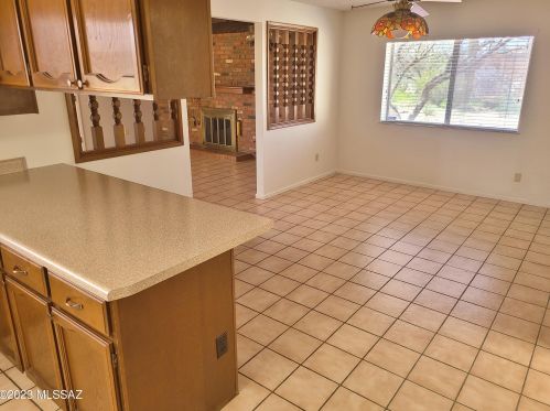 11364 Prince Rd, Tucson AZ 85705-3025 exterior