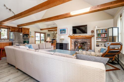 35 Kettle Hole Rd, Eastham MA 02642-2130 exterior