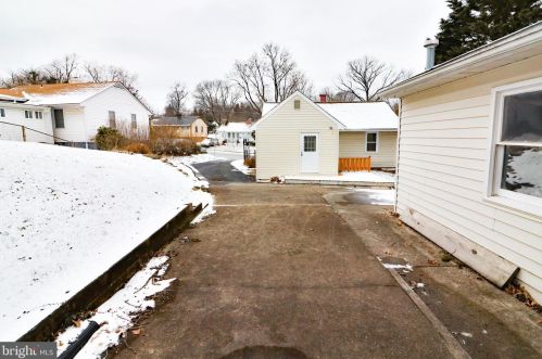 1201 Clagett Dr, Rockville MD 20851-2116 exterior