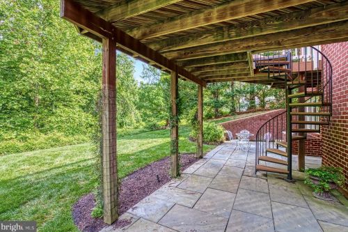 1613 Maddux Ln, Mc Lean VA 22101-3200 exterior