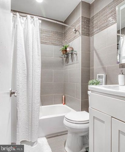 10829 Academy Rd, Philadelphia PA 19154-3901 exterior