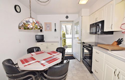 1409 1st St, Babylon, NY 11704-5057