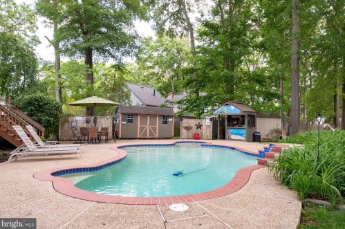 1803 Cool Spg Dr, Alexandria VA 22308-1630 exterior