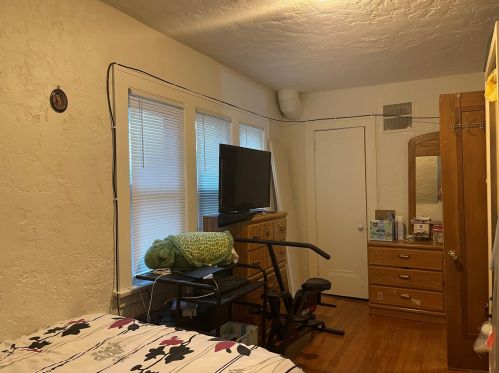 208 Keith Ave, Waukegan IL 60085-2136 exterior