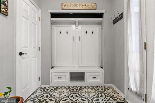 11 Kimberly Dr, Runnemede NJ 08078-2104 exterior