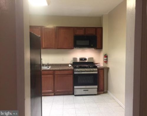 379 Brunswick Ave, Trenton NJ  08618-5910 exterior