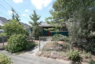 7609 48th Ave, Seattle, WA 98118-3921