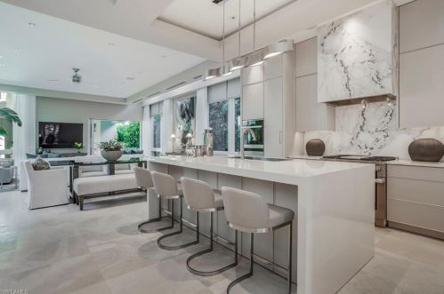 32 6 St, Naples FL 34102-0060 exterior