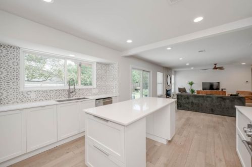 5405 Fairmont Cir, Austin TX 78745-2757 exterior