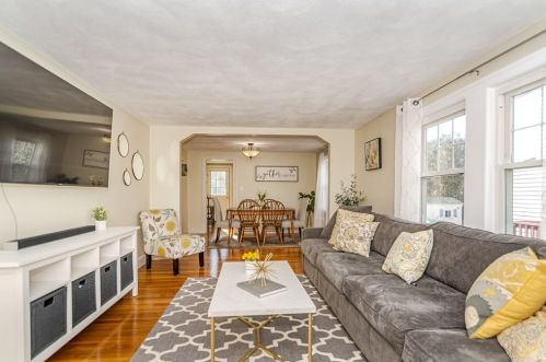 34 Columbia Blvd, Peabody MA 01960-6332 exterior