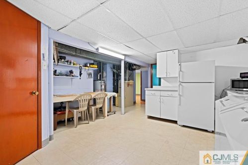 265 James Pl, Iselin NJ 08830-1226 exterior