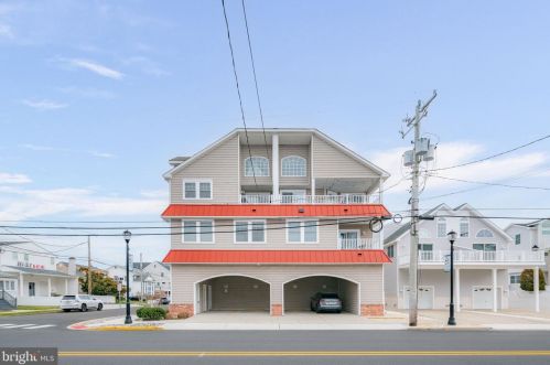 228 43rd St, Townsends Inlet, NJ 08243-1910