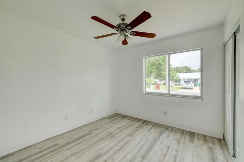 1925 Redwing Cir, Fort Pierce FL 34952-8834 exterior