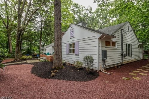 76 Round Top Rd, Warren NJ  07059-5042 exterior