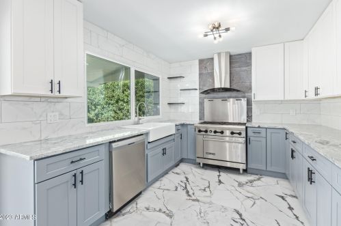 10838 38 St, Phoenix AZ 85018-5830 exterior