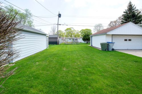 3842 84, Milwaukee WI 53228-1706 exterior