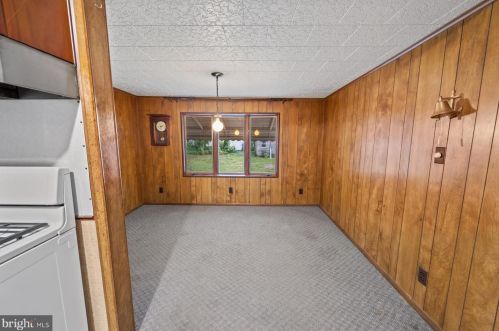 5 Fogarty Dr, Trenton NJ 08619-4320 exterior