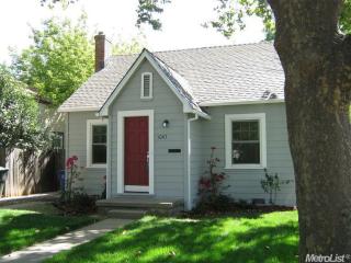 1047 56 St, Sacramento CA  95819-3915 exterior