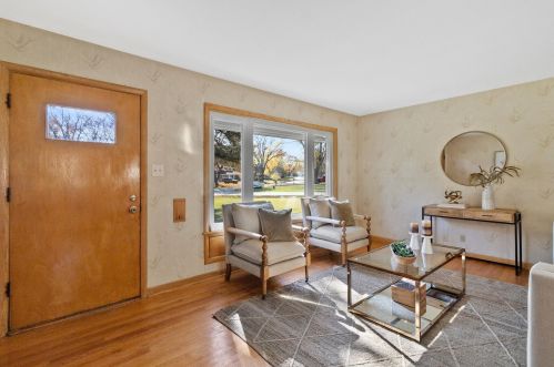 5193 Tuckaway Dr, Milwaukee WI 53221-3743 exterior