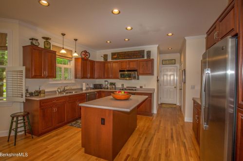 47 Fairwynds Dr, Lenox MA 01240-2729 exterior