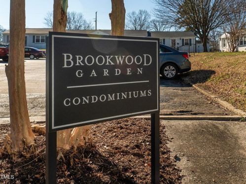 1700 Roslyn Dr, Burlington NC 27215-3500 exterior