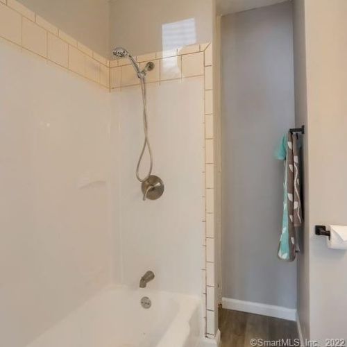 271 Gln St, New Britain CT 06051-2572 exterior