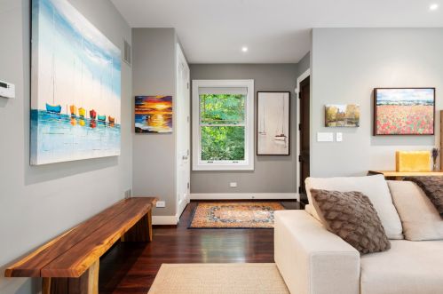 819 Castlewood Ter, Chicago IL  60640-4216 exterior