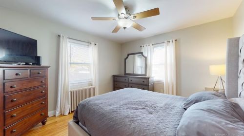 33 Linnmore Dr, Manchester CT  06040-3813 exterior