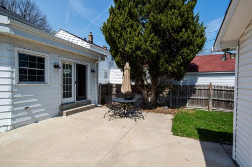 4758 Hollywood Ave, Milwaukee WI 53211-1037 exterior