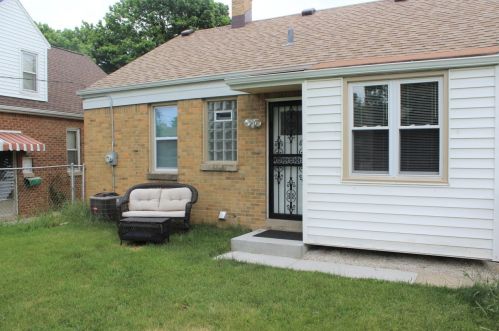 3933 54th St, Milwaukee WI  53216-2207 exterior