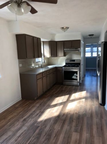 2036 69 St, Chicago IL 60649-1614 exterior