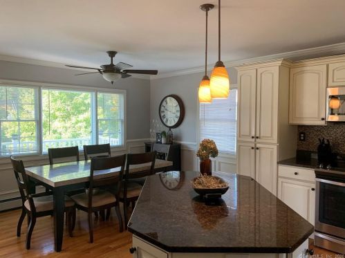 469 Roosevelt Dr, Seymour CT 06478-2701 exterior