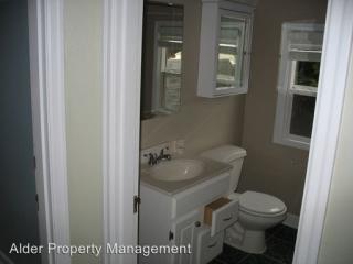 5835 32nd Pl, Portland OR  97211-6711 exterior