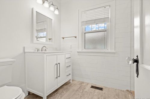 13 Is Hl Ave, Ridgefield CT exterior