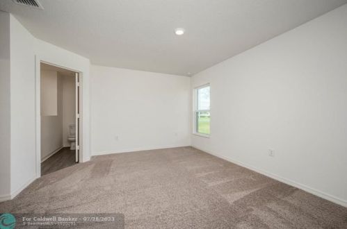 2008 Pruitt St, Fort Pierce FL 34953-5731 exterior