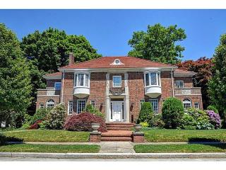 252 Freeman Pkwy, Providence, RI 02906-5743