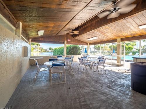 3373 Timberwood Cir, Naples FL 34105-5609 exterior