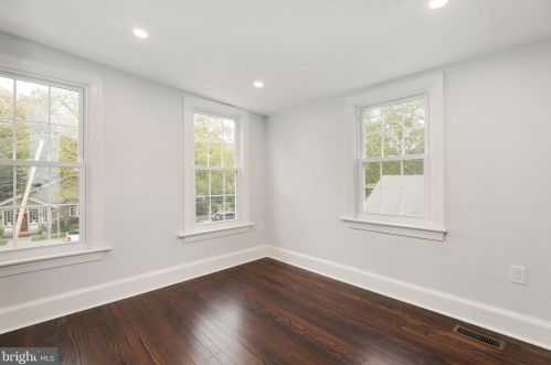 403 Howard St, Riverton NJ 08077-1328 exterior