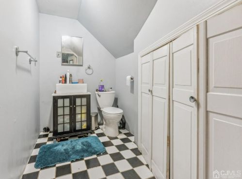 49 Park Ave, Iselin NJ 08830-2241 exterior